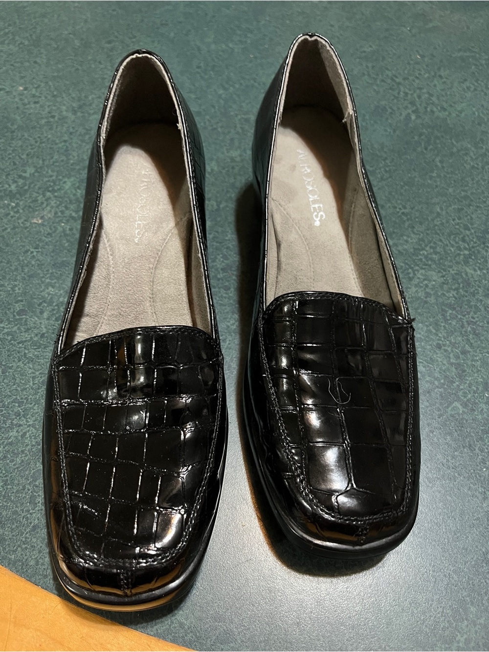 Aerosoles  Black Croc-Embossed Patent Leather Loafers 8